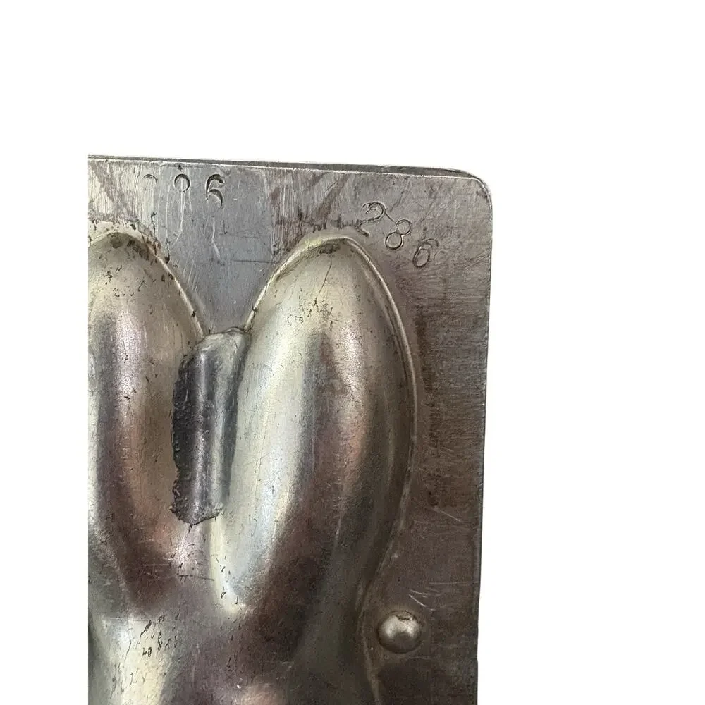 Antique Vintage Easter BUNNY RABBIT SITTING ON HIND LEGS Chocolate Mold. #286